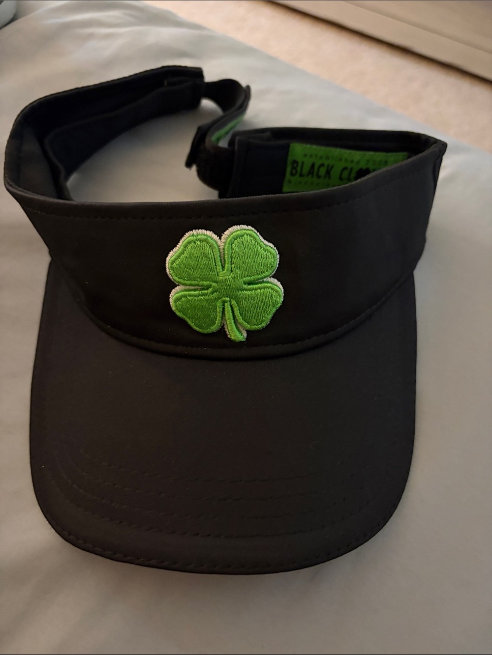 Live Lucky visor